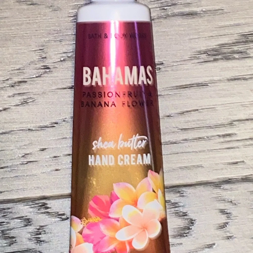 🔴1 RARE🔴 Bahamas Hand Creams. You get 1 Bahamas